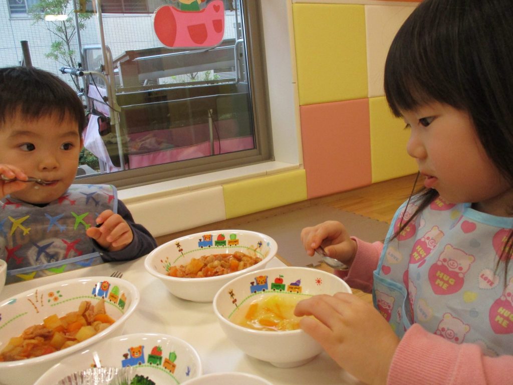 11月24日(木)の給食・おやつ