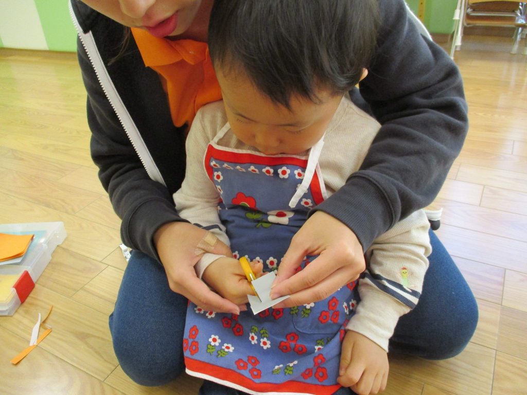 はさみに挑戦！