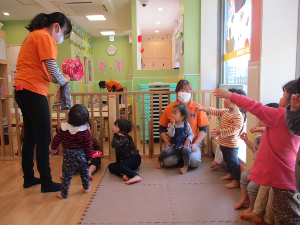 お散歩バックに詰め込んで