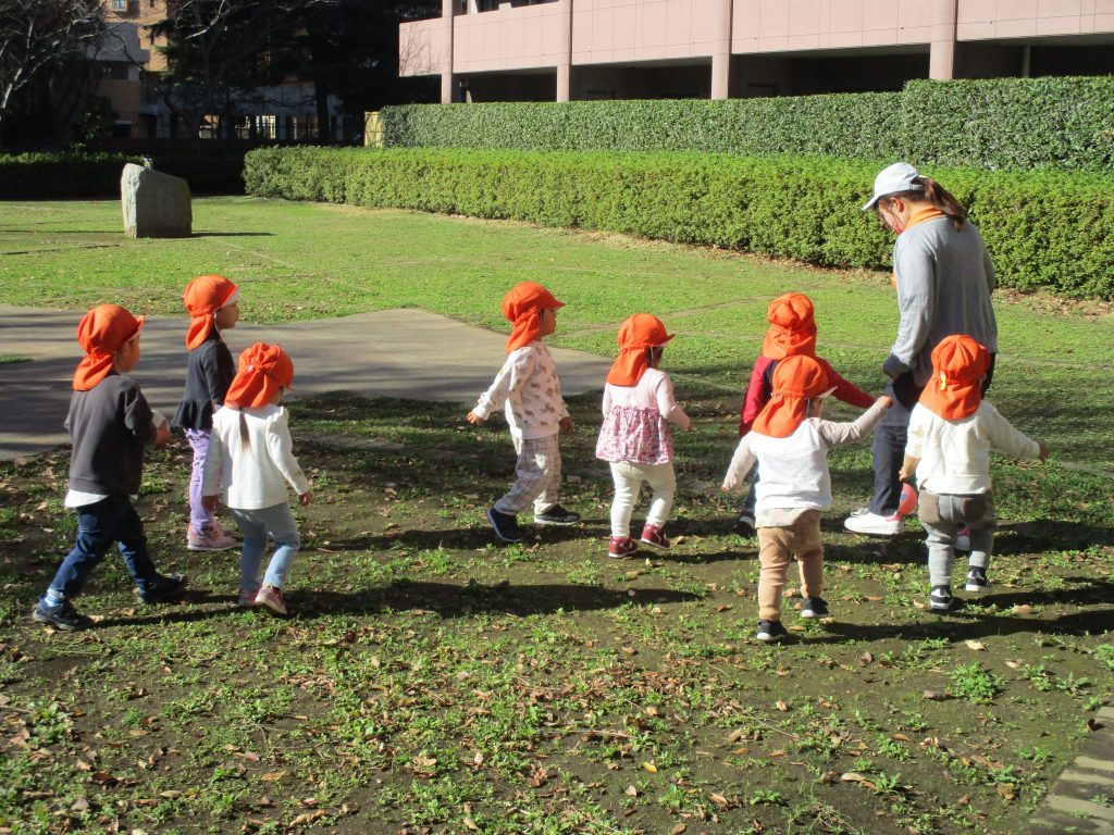 冬の初めに舞う、新聞紙吹雪