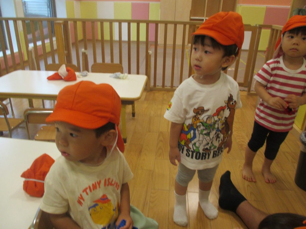 絵本紹介「むし、おきあがれるかな」