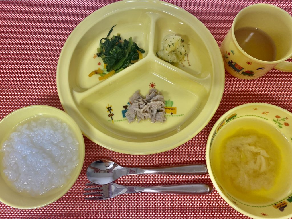 ８月９日（火）の給食・おやつ