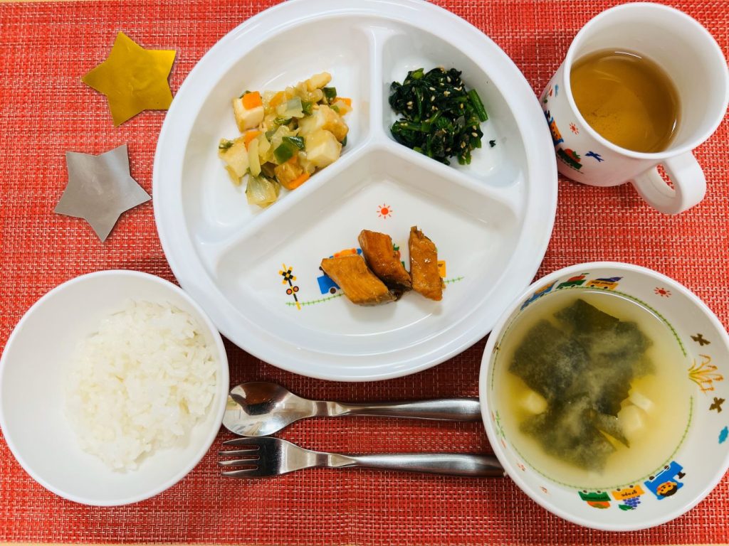 【4月23日㈫の給食・おやつ】